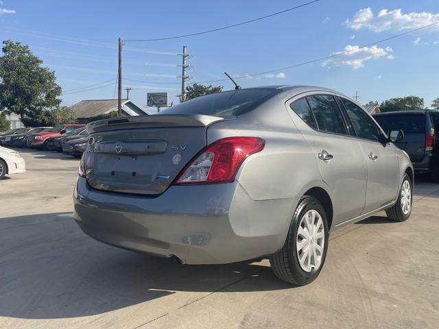 2014 Nissan Versa SV