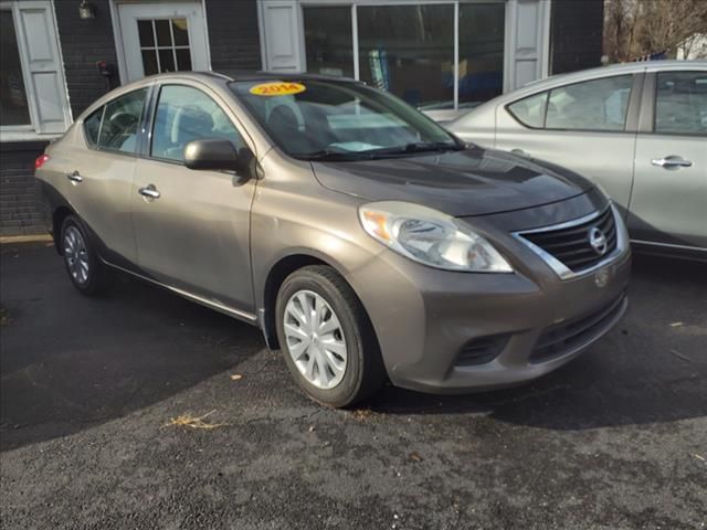 2014 Nissan Versa SV