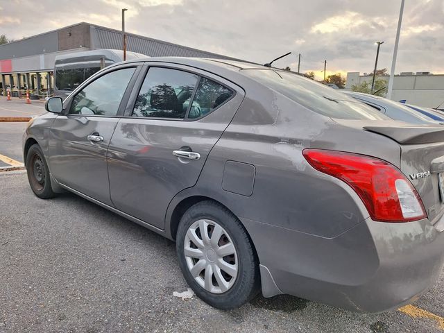 2014 Nissan Versa SV