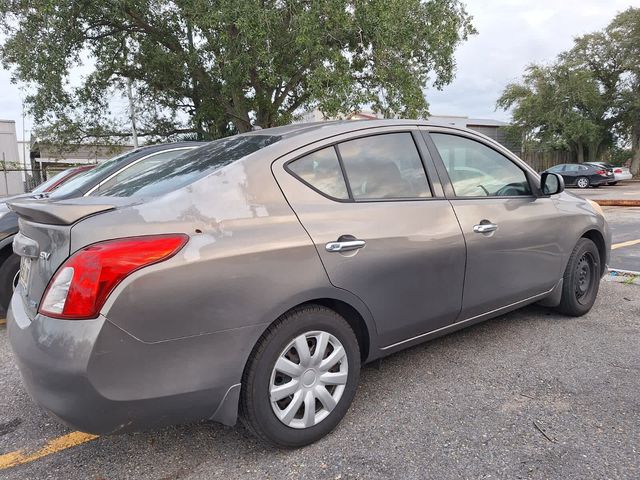 2014 Nissan Versa SV