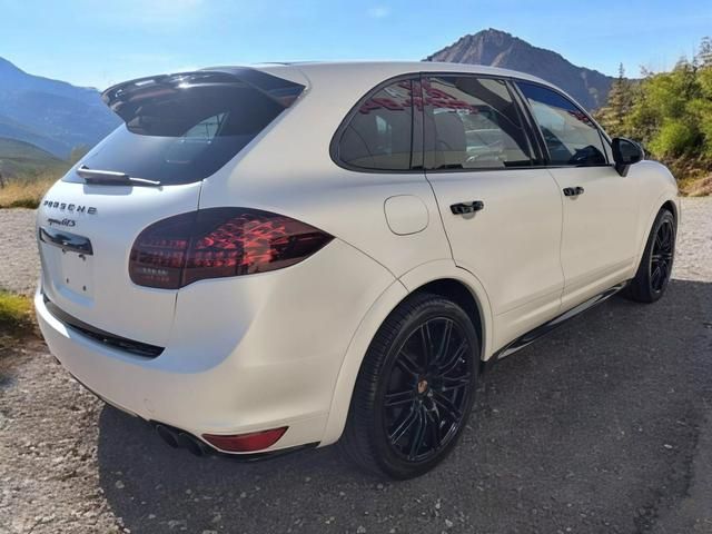 2014 Porsche Cayenne GTS