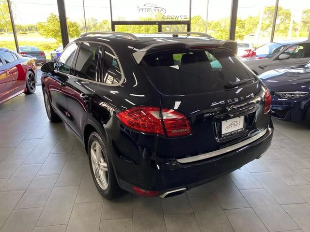 2014 Porsche Cayenne Platinum Edition