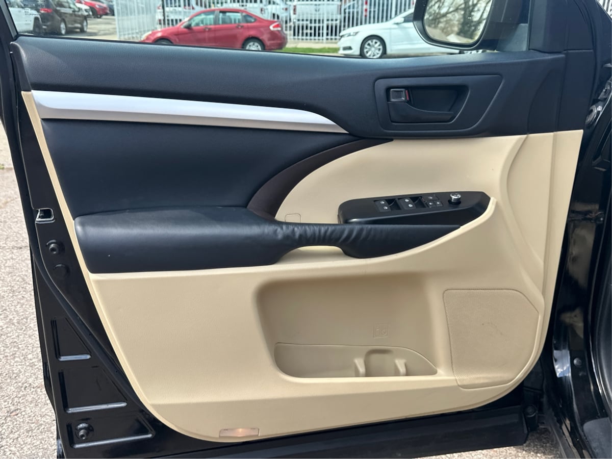 Vehicle image 13 of 37