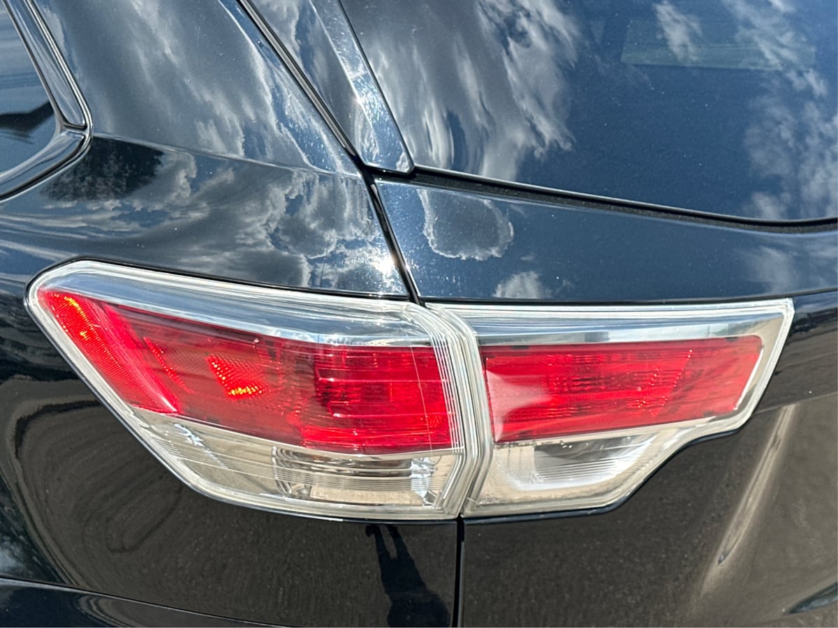 Vehicle image 23 of 37