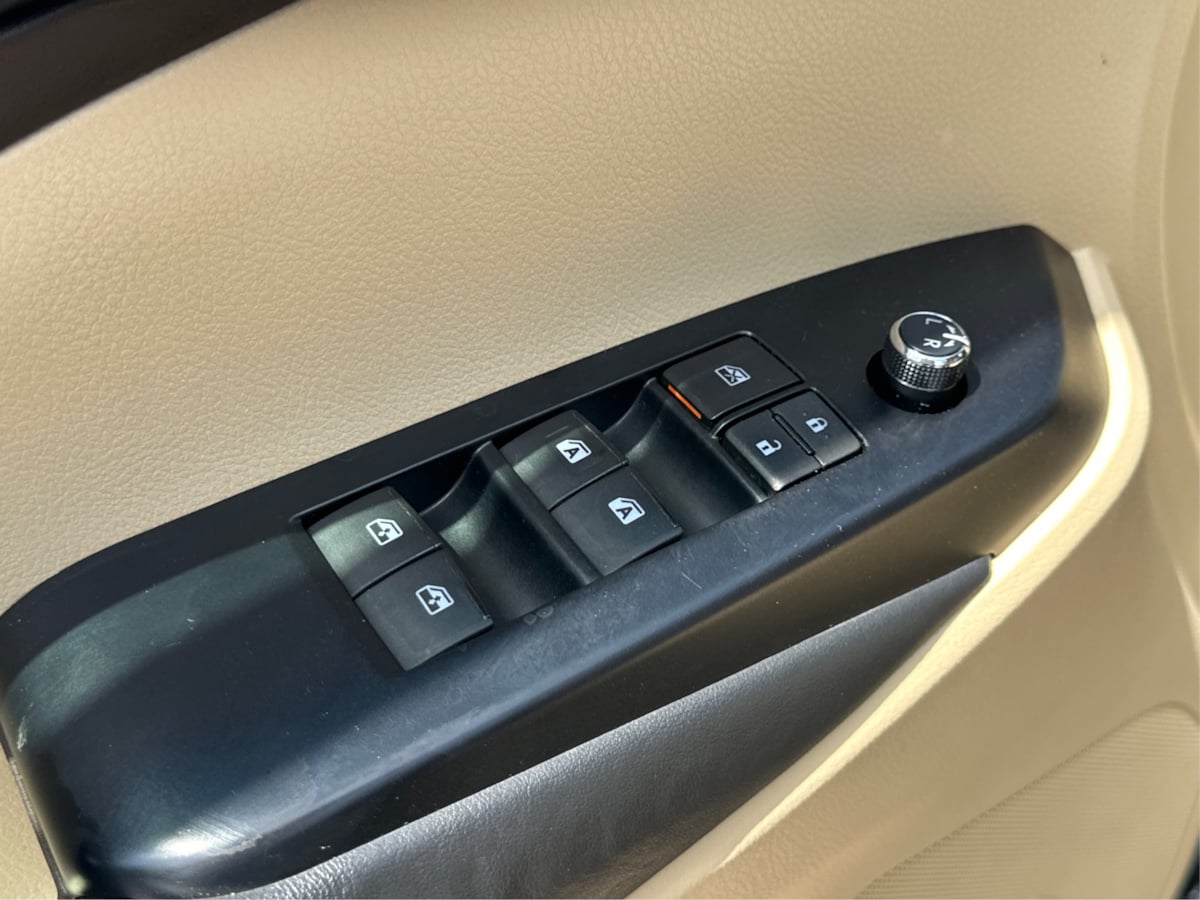 Vehicle image 25 of 37