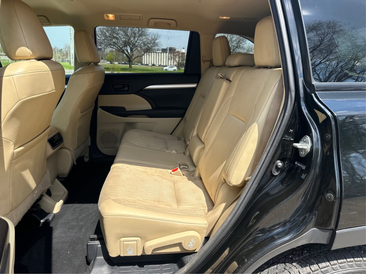 Vehicle image 11 of 37