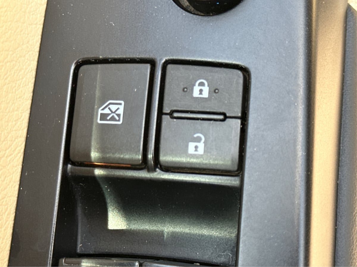 Vehicle image 26 of 37