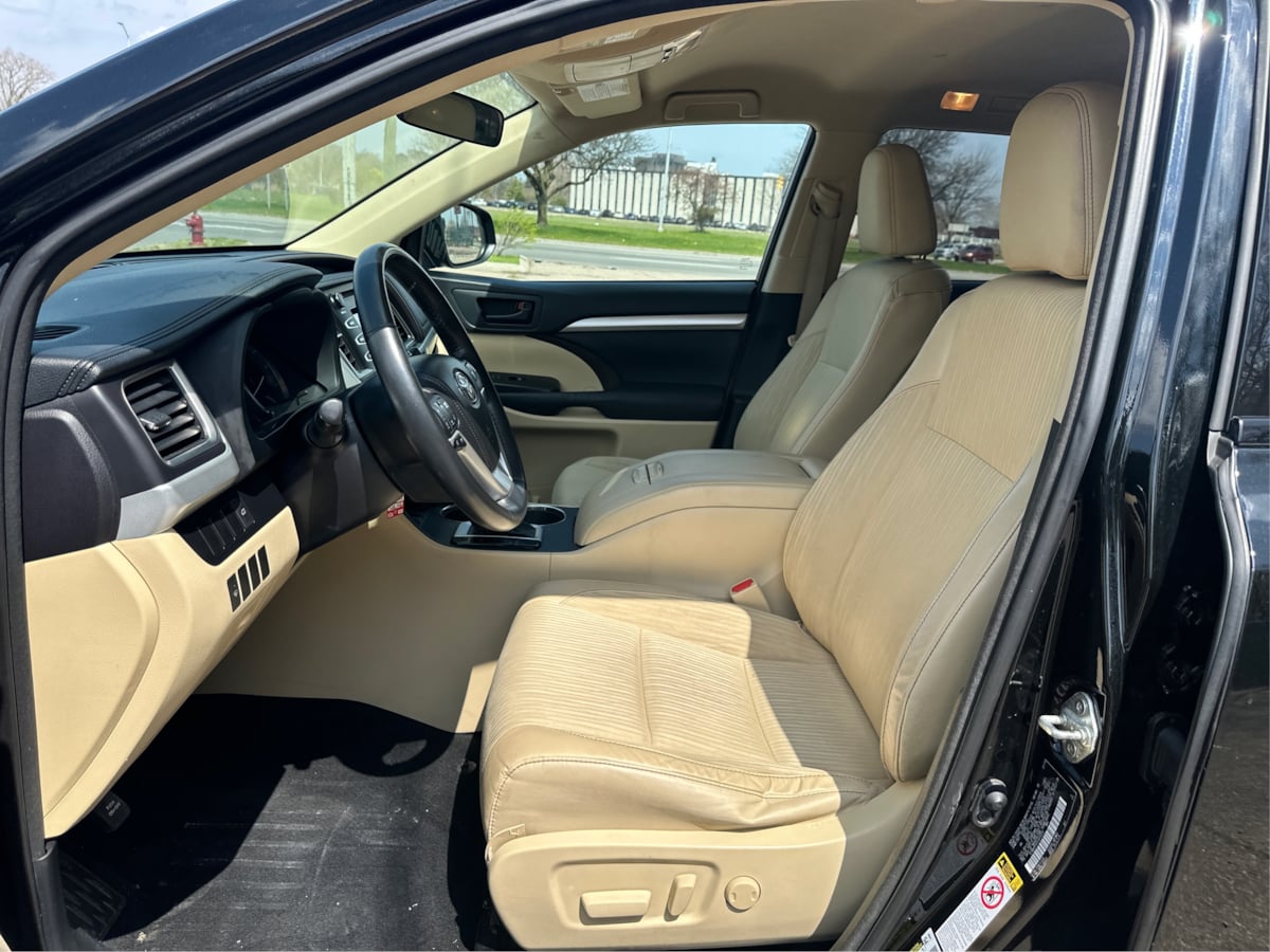 Vehicle image 10 of 37