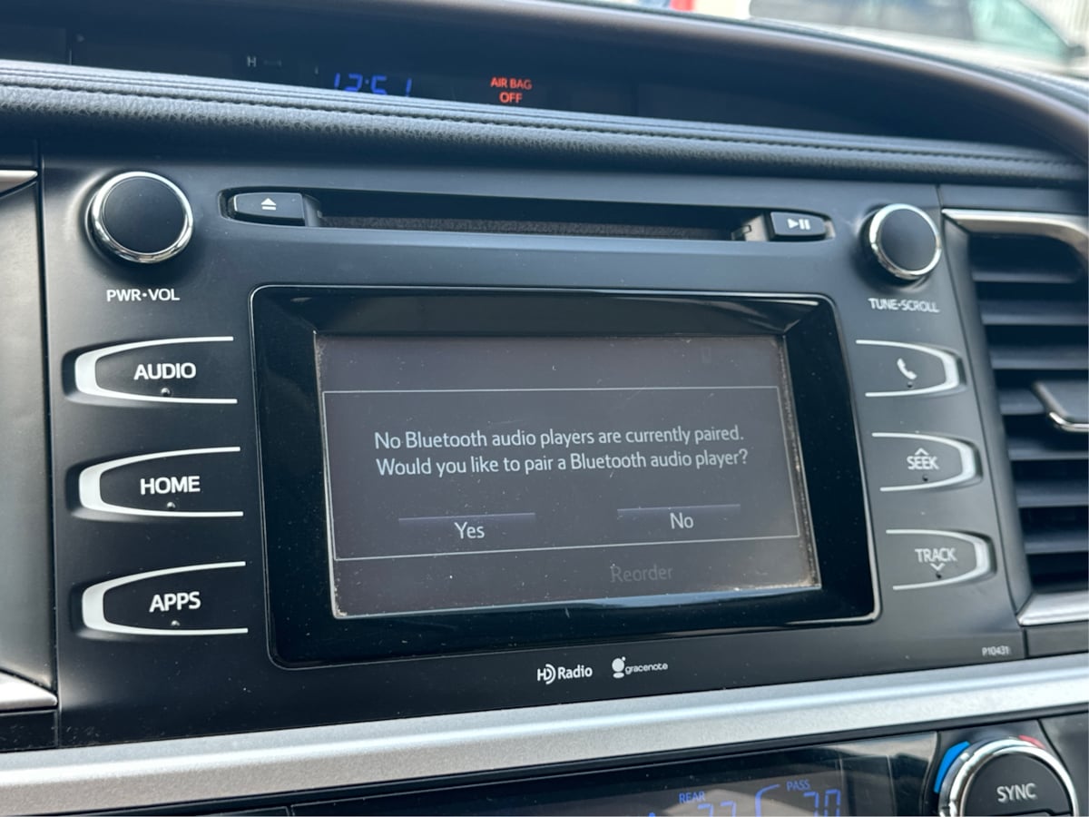 Vehicle image 32 of 37