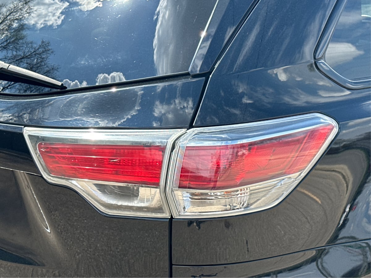 Vehicle image 24 of 37