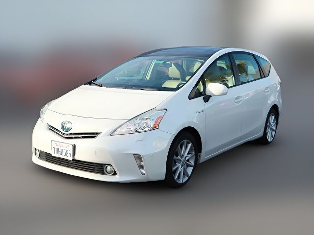 2014 Toyota Prius v Five