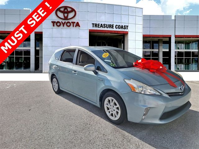 2014 Toyota Prius v Five