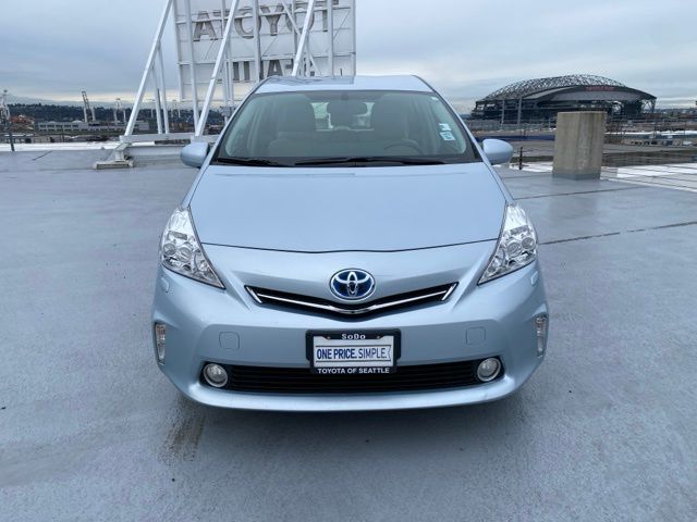 2014 Toyota Prius v Five