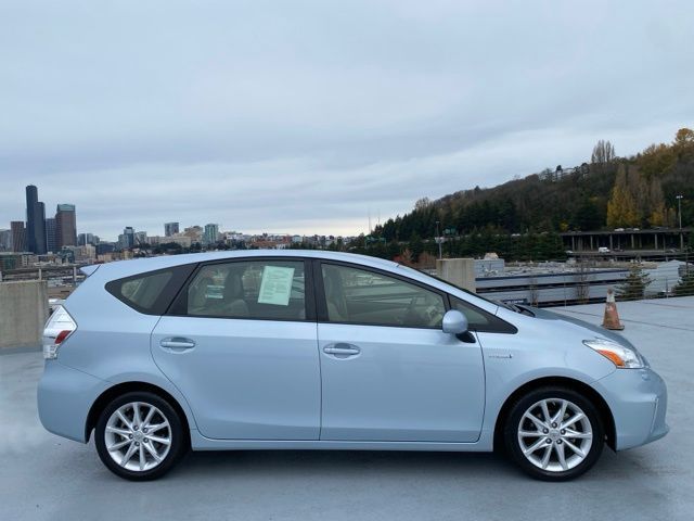 2014 Toyota Prius v Five