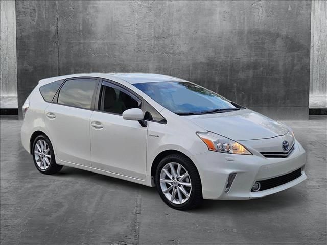 2014 Toyota Prius v Five