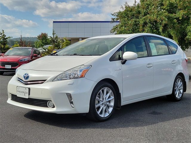 2014 Toyota Prius v Five