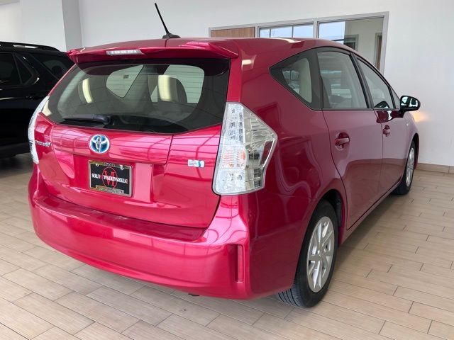 2014 Toyota Prius v Five