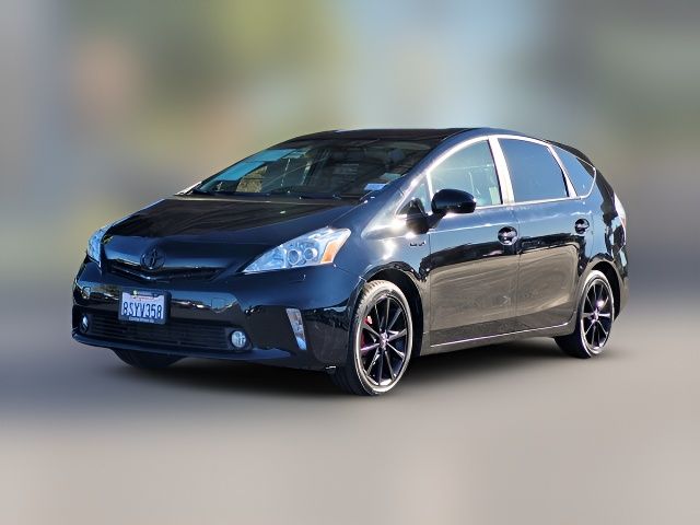 2014 Toyota Prius v Five