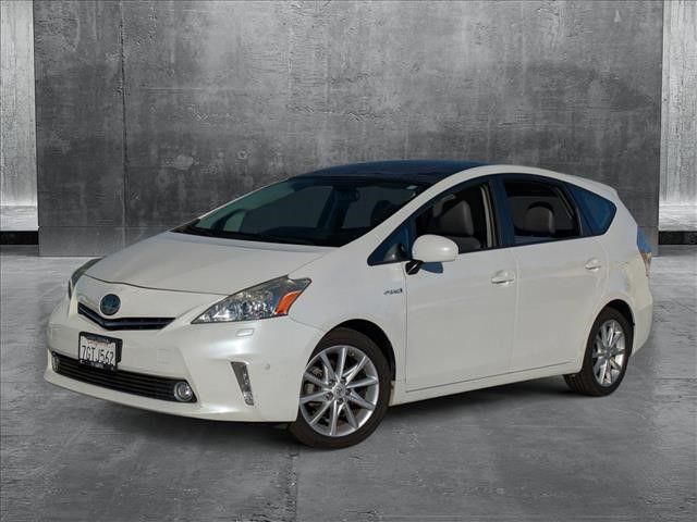 2014 Toyota Prius v Five