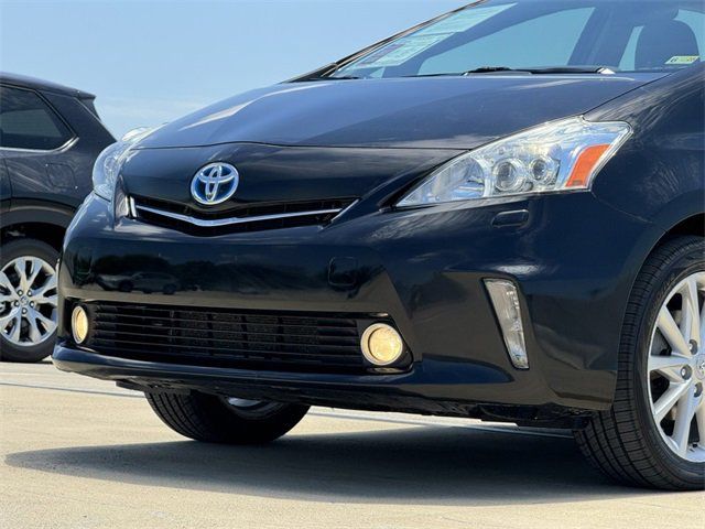 2014 Toyota Prius v Five