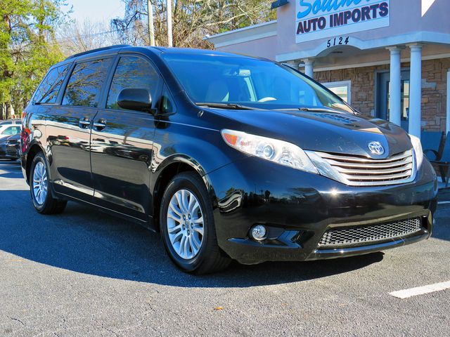 2014 Toyota Sienna XLE Auto Access Seat