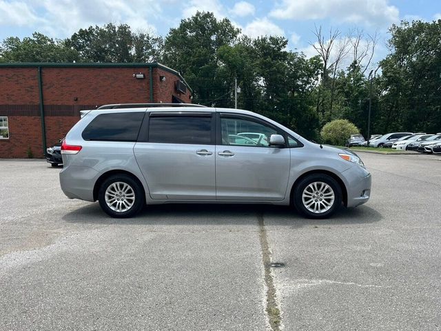 2014 Toyota Sienna XLE Auto Access Seat
