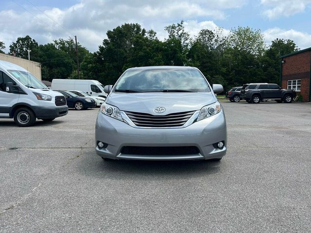 2014 Toyota Sienna XLE Auto Access Seat