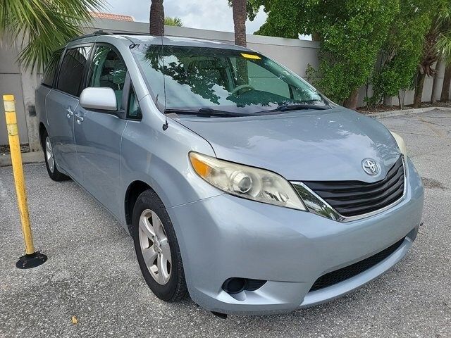 2014 Toyota Sienna LE