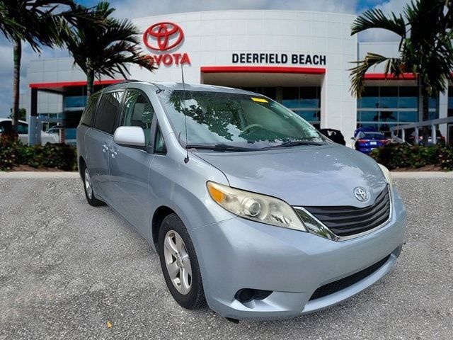 2014 Toyota Sienna LE