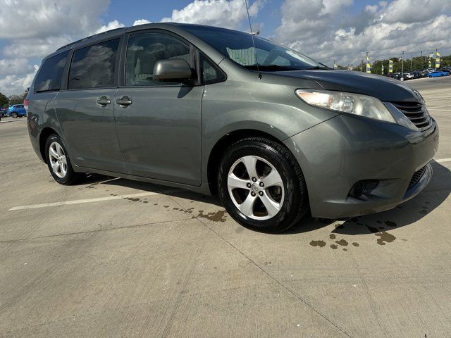 2014 Toyota Sienna LE