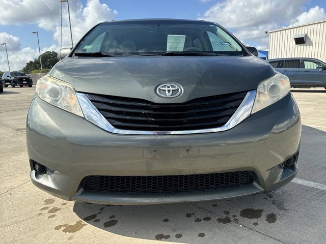 2014 Toyota Sienna LE