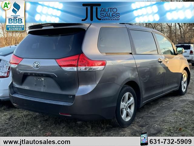 2014 Toyota Sienna LE Auto Access Seat