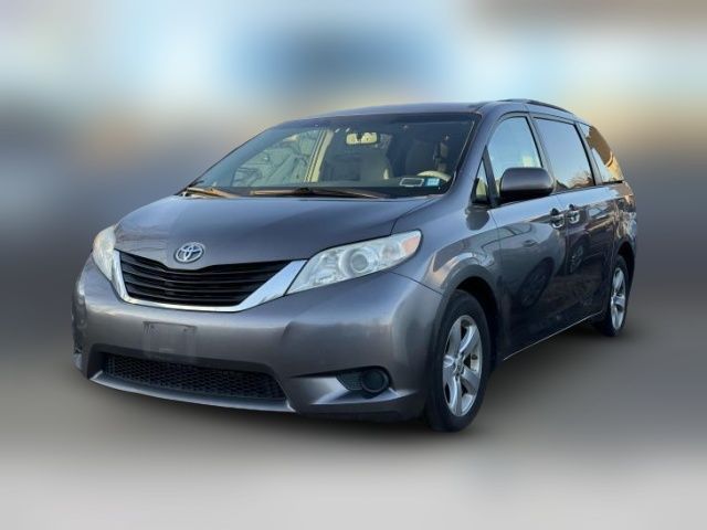 2014 Toyota Sienna LE Auto Access Seat