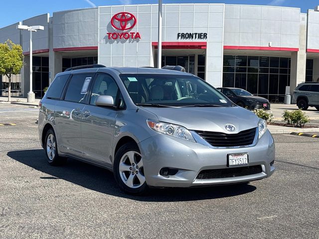 2014 Toyota Sienna LE Auto Access Seat
