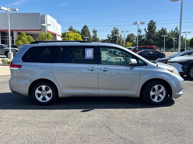 2014 Toyota Sienna LE Auto Access Seat