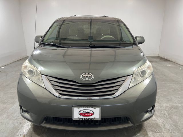 2014 Toyota Sienna XLE Auto Access Seat