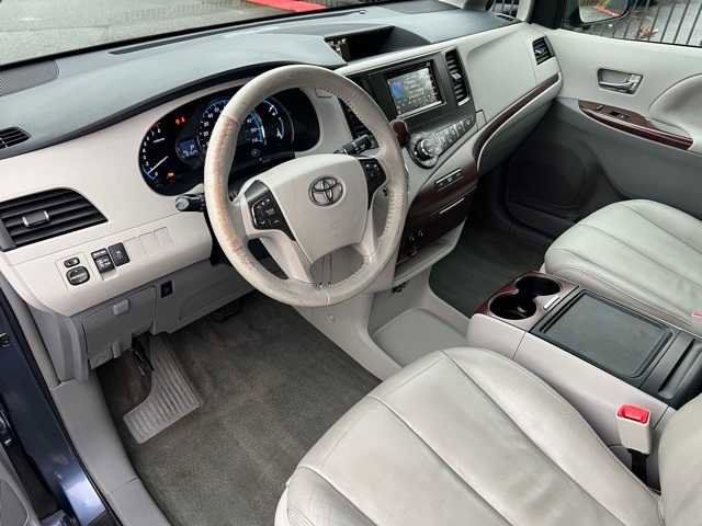 2014 Toyota Sienna XLE