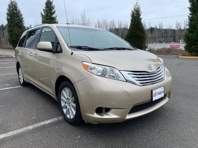 2014 Toyota Sienna LE