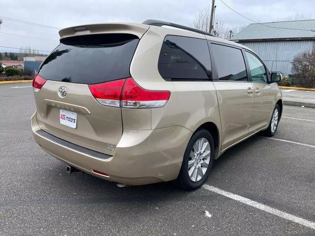 2014 Toyota Sienna LE