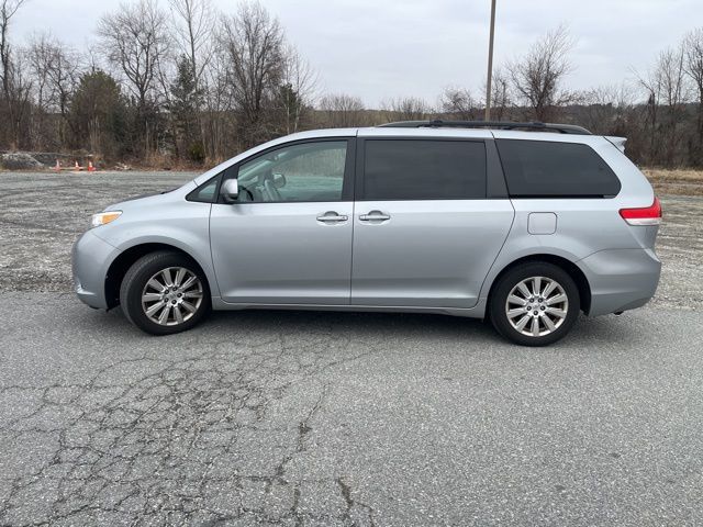 2014 Toyota Sienna LE