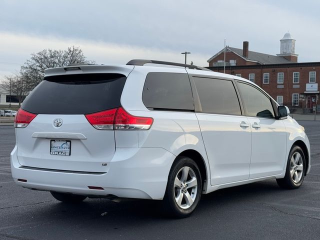 2014 Toyota Sienna LE Auto Access Seat