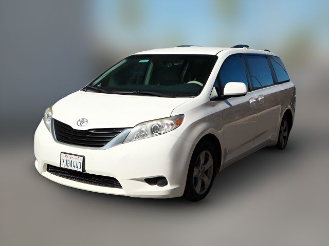 2014 Toyota Sienna LE