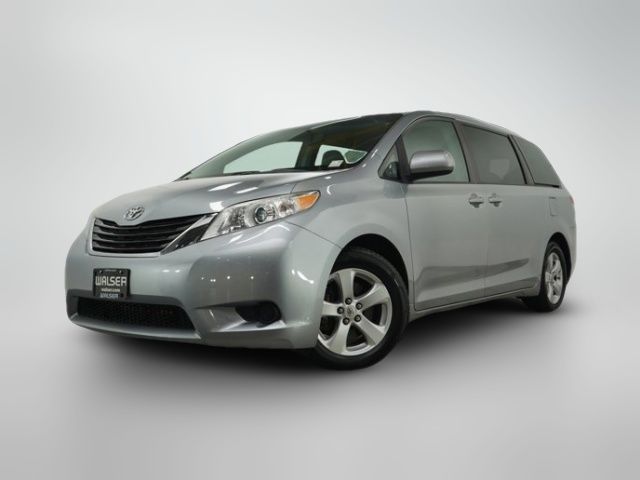 2014 Toyota Sienna LE Auto Access Seat