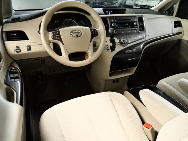 2014 Toyota Sienna LE Auto Access Seat