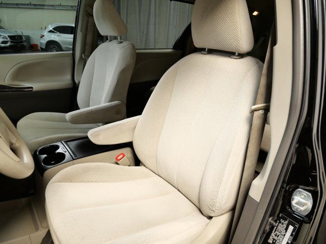 2014 Toyota Sienna LE Auto Access Seat