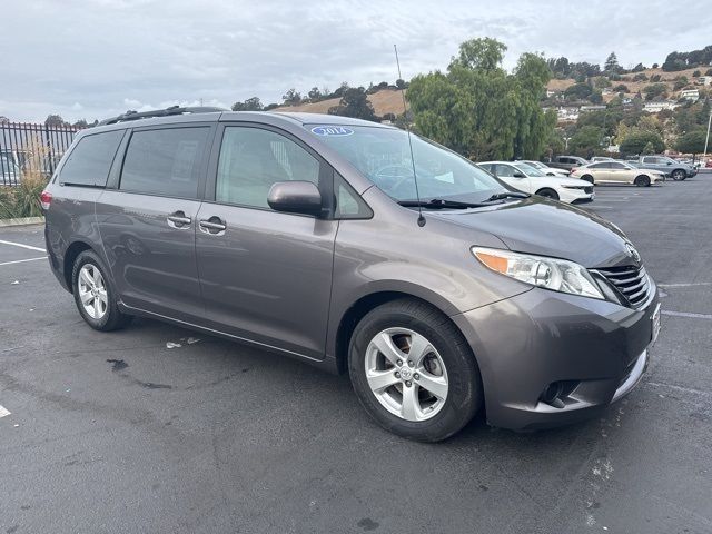 2014 Toyota Sienna LE