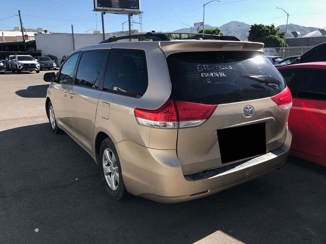 2014 Toyota Sienna LE