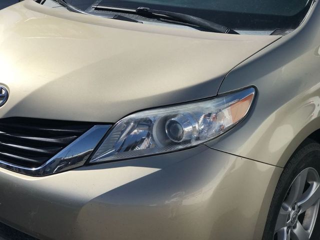 2014 Toyota Sienna LE