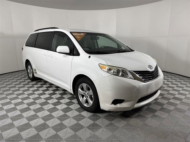 2014 Toyota Sienna LE