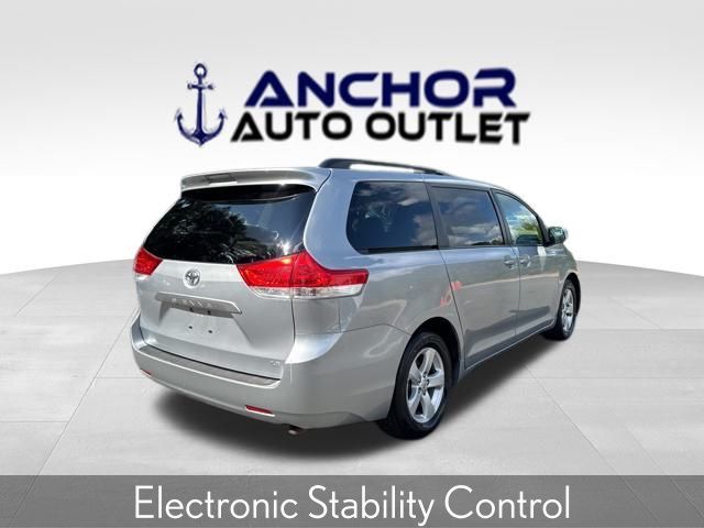 2014 Toyota Sienna LE Auto Access Seat